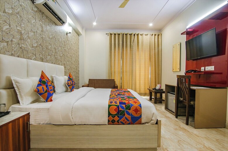 Hotel Homefort Stays, Millennium City Centre Gurugram
