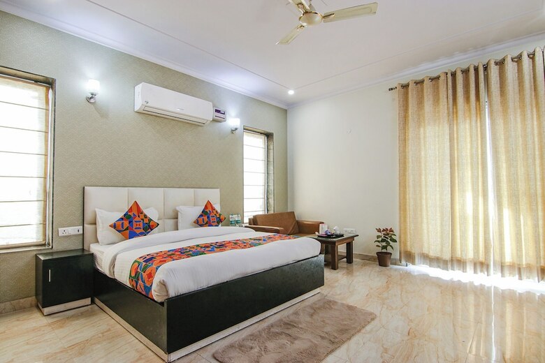 Hotel Homefort Stays, Millennium City Centre Gurugram