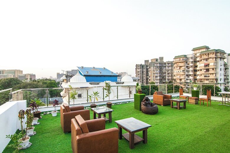 Hotel Homefort Stays, Millennium City Centre Gurugram