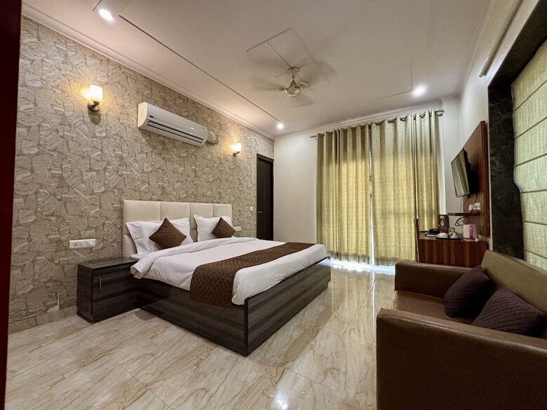 Hotel Homefort Stays, Millennium City Centre Gurugram