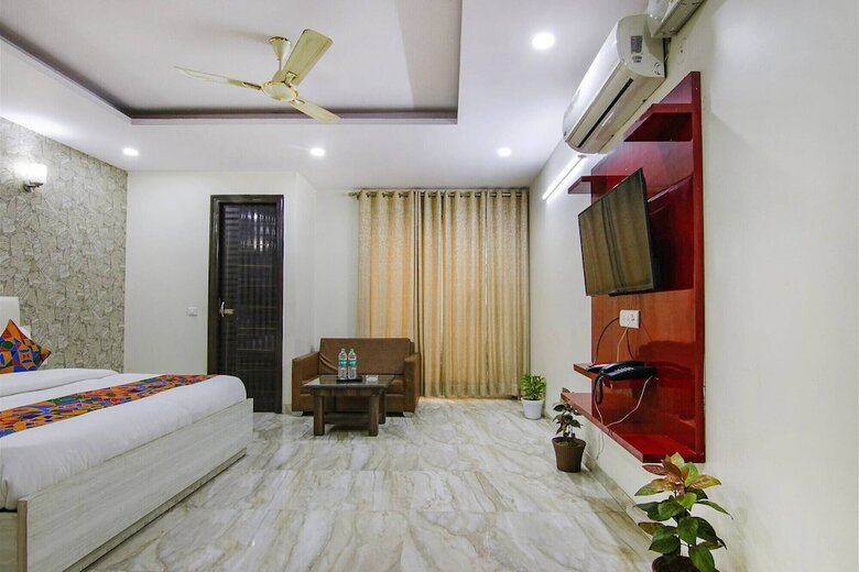 Hotel Homefort Stays, Millennium City Centre Gurugram