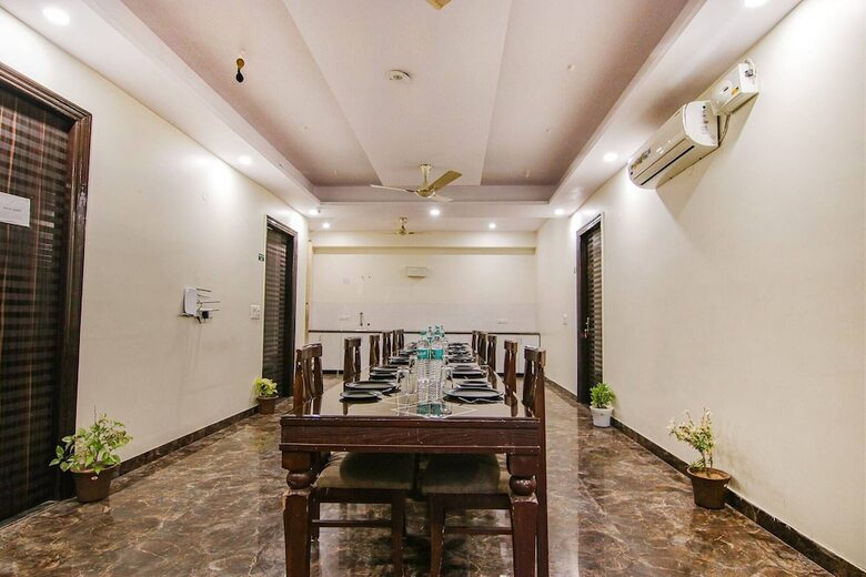 Hotel Homefort Stays, Millennium City Centre Gurugram