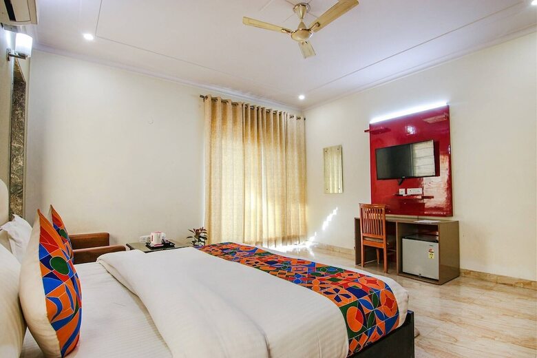 Hotel Homefort Stays, Millennium City Centre Gurugram