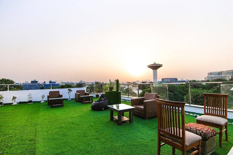 Hotel Homefort Stays, Millennium City Centre Gurugram