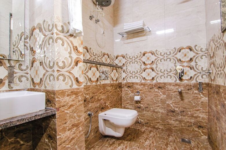 Hotel Homefort Stays, Millennium City Centre Gurugram