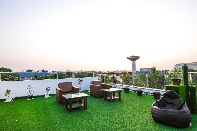 Hotel Homefort Stays, Millennium City Centre Gurugram