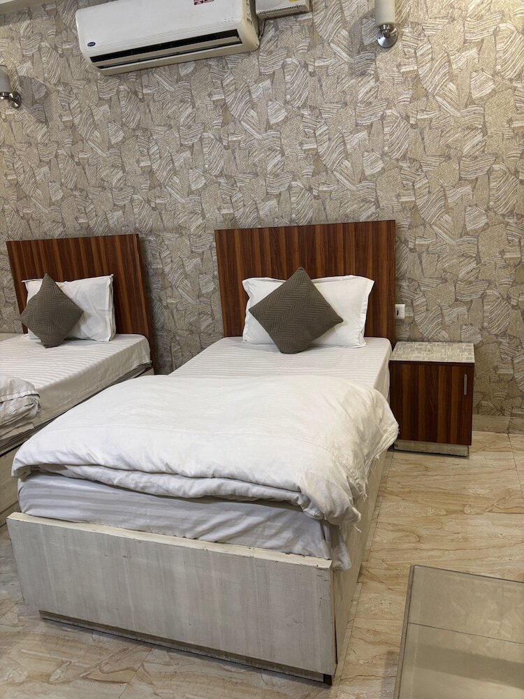 Hotel Homefort Stays, Millennium City Centre Gurugram