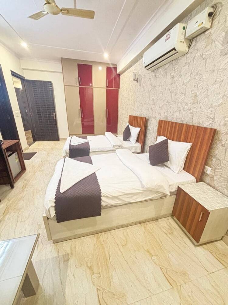 Hotel Homefort Stays, Millennium City Centre Gurugram