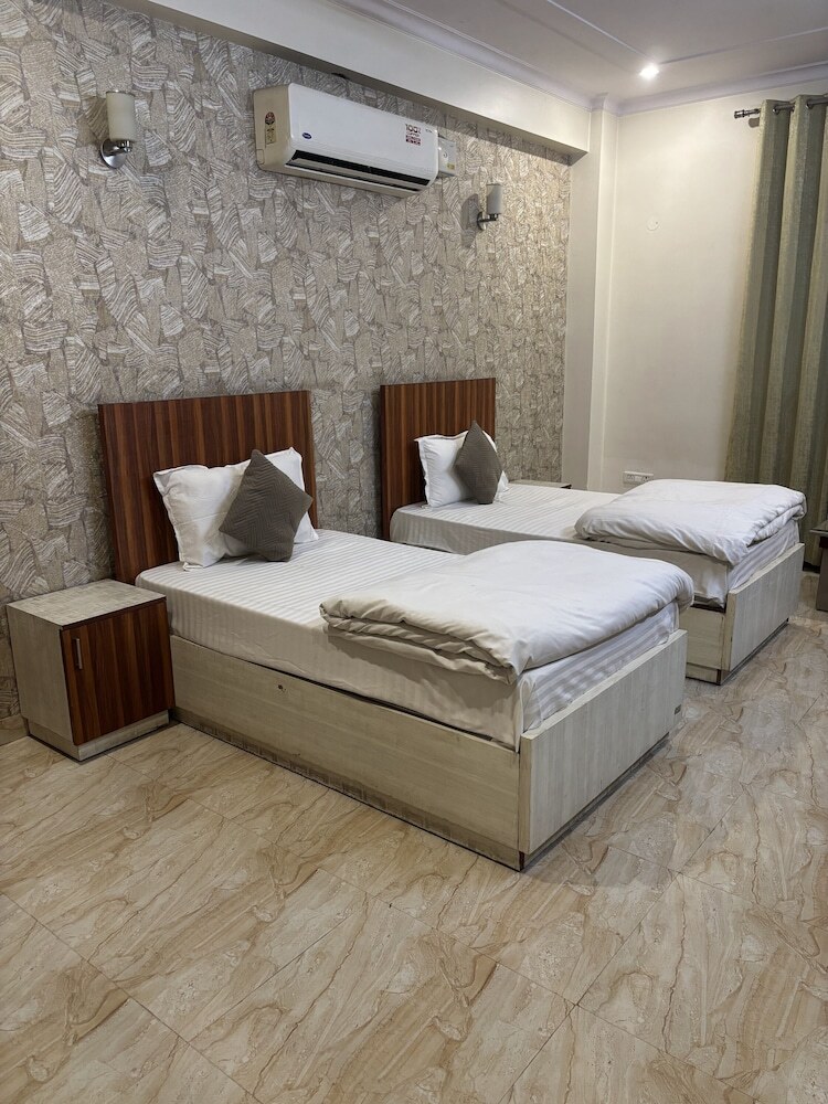 Hotel Homefort Stays, Millennium City Centre Gurugram