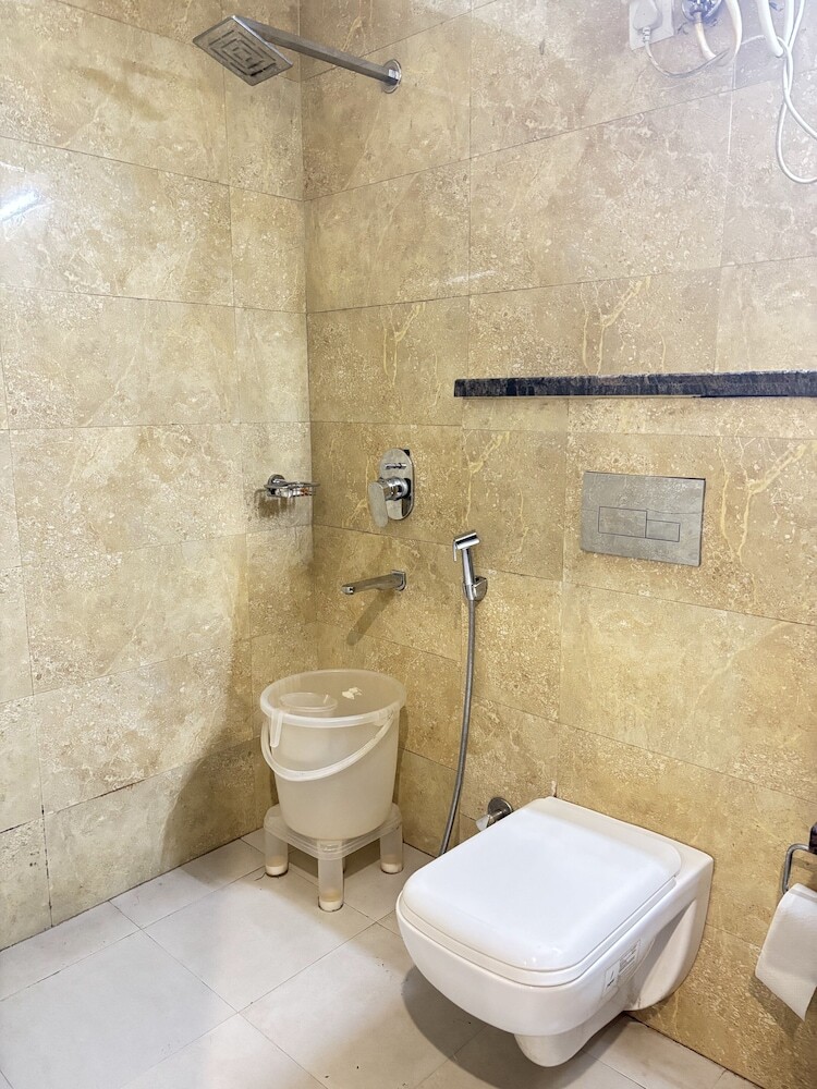 Hotel Homefort Stays, Millennium City Centre Gurugram