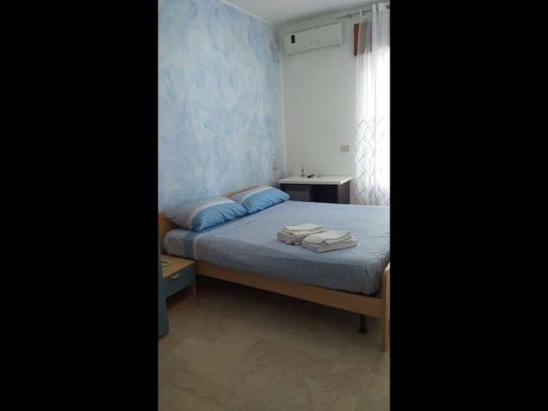 Room In B&B - Spacious Double Room Beside The Sea