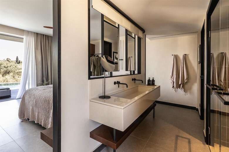 Hotel King Jason Zante ? Designed For Adults