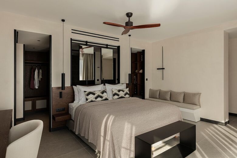 Hotel King Jason Zante ? Designed For Adults