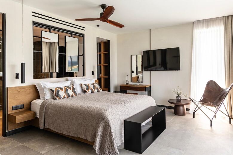 Hotel King Jason Zante ? Designed For Adults