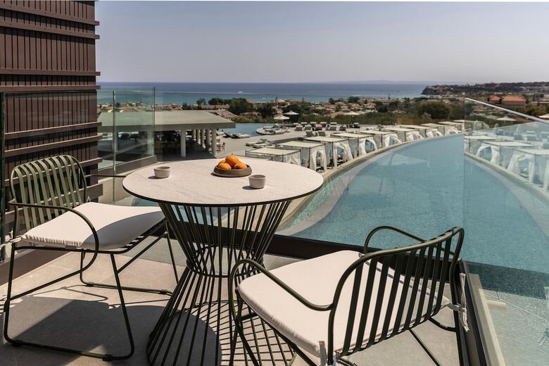 Hotel King Jason Zante ? Designed For Adults