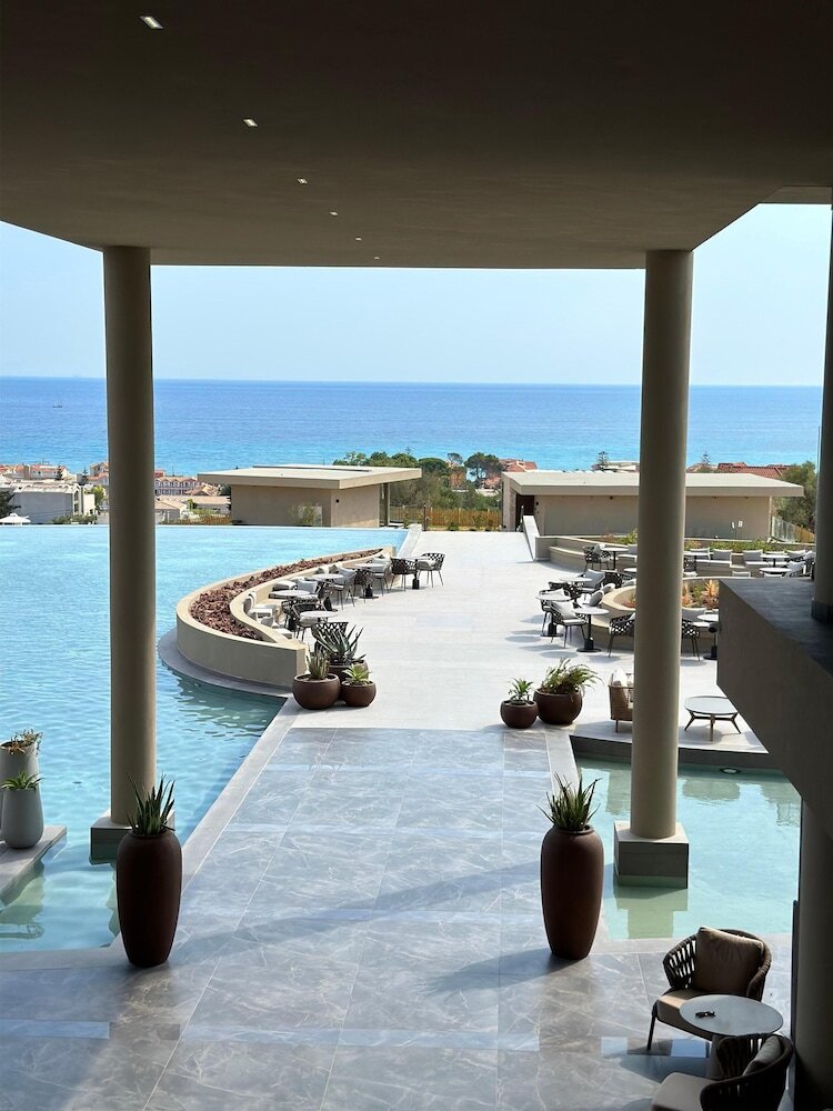 Hotel King Jason Zante ? Designed For Adults