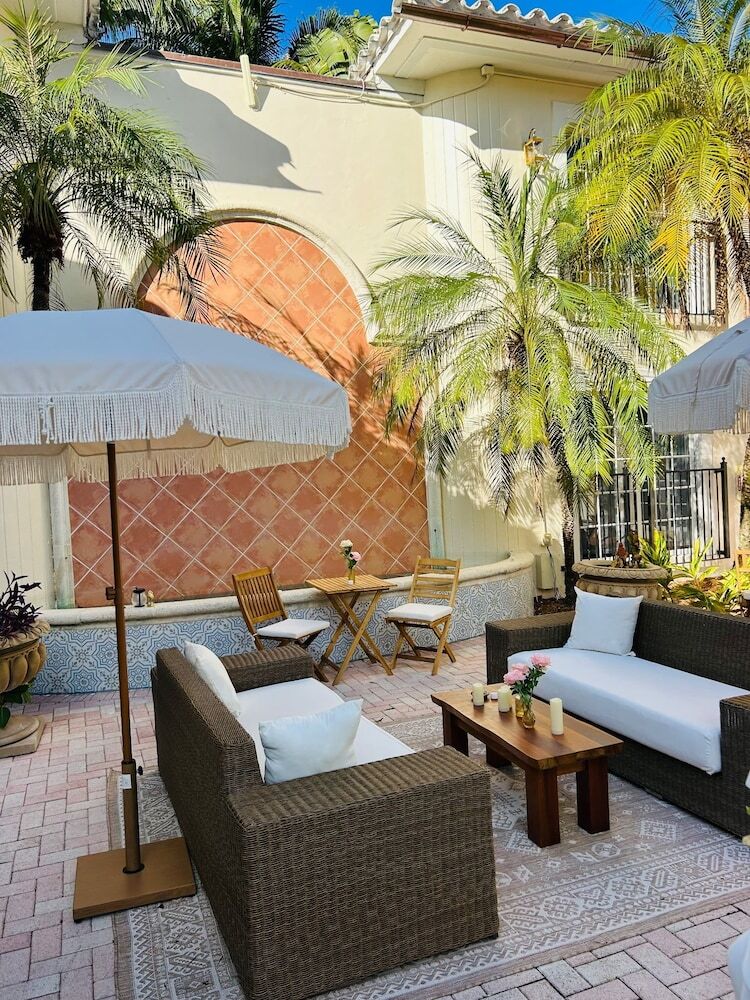 La Casa A North Beach Village Resort Hotel