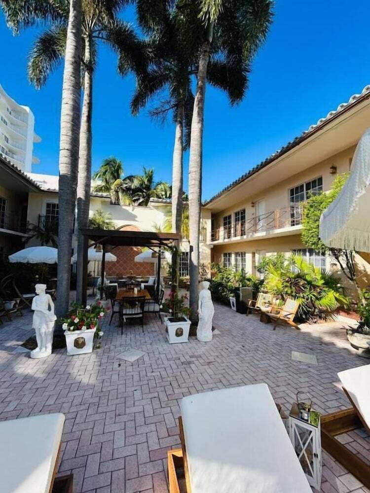 La Casa A North Beach Village Resort Hotel