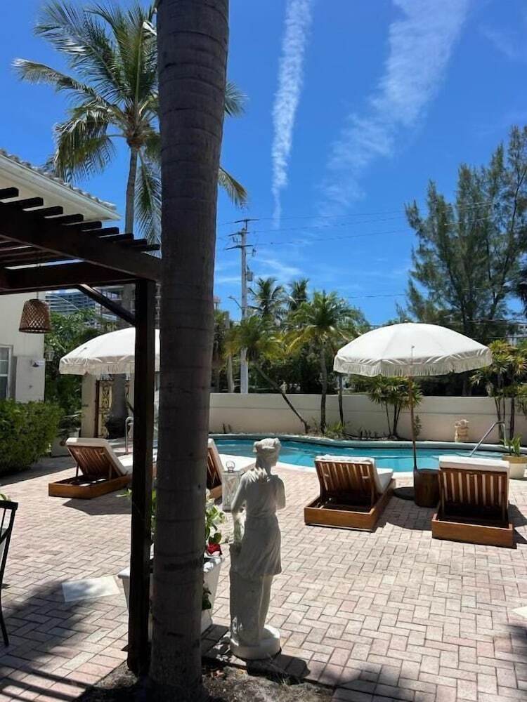 La Casa A North Beach Village Resort Hotel