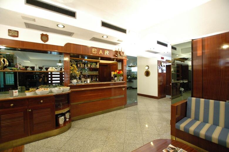 Hotel Crystal & Residence