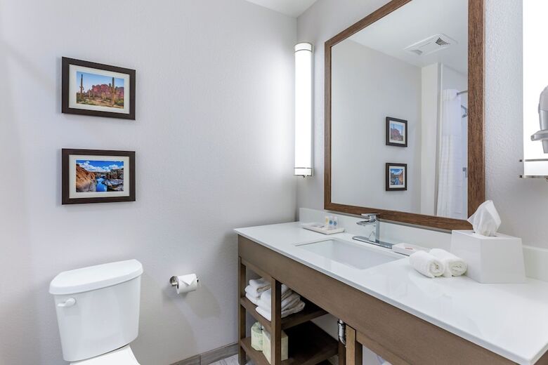 Hotel Comfort Suites Scottsdale Talking Stick Entertainment District