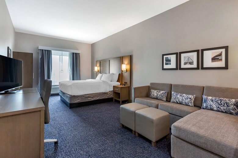 Hotel Comfort Suites Scottsdale Talking Stick Entertainment District