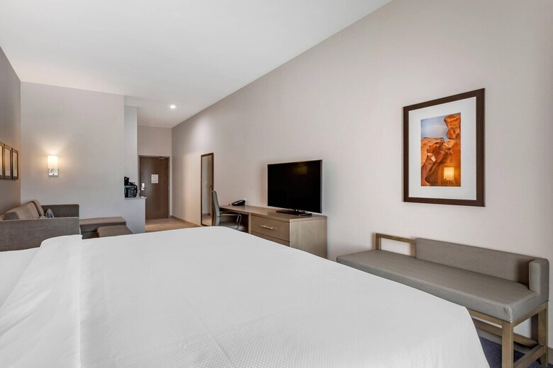 Hotel Comfort Suites Scottsdale Talking Stick Entertainment District