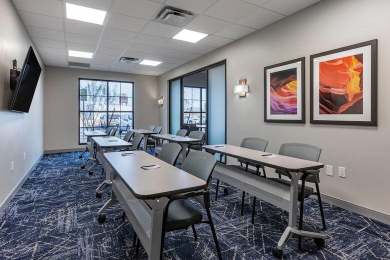 Hotel Comfort Suites Scottsdale Talking Stick Entertainment District
