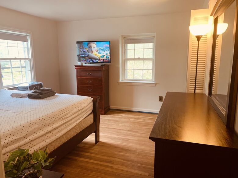 Private Queen Bedroom Garvin