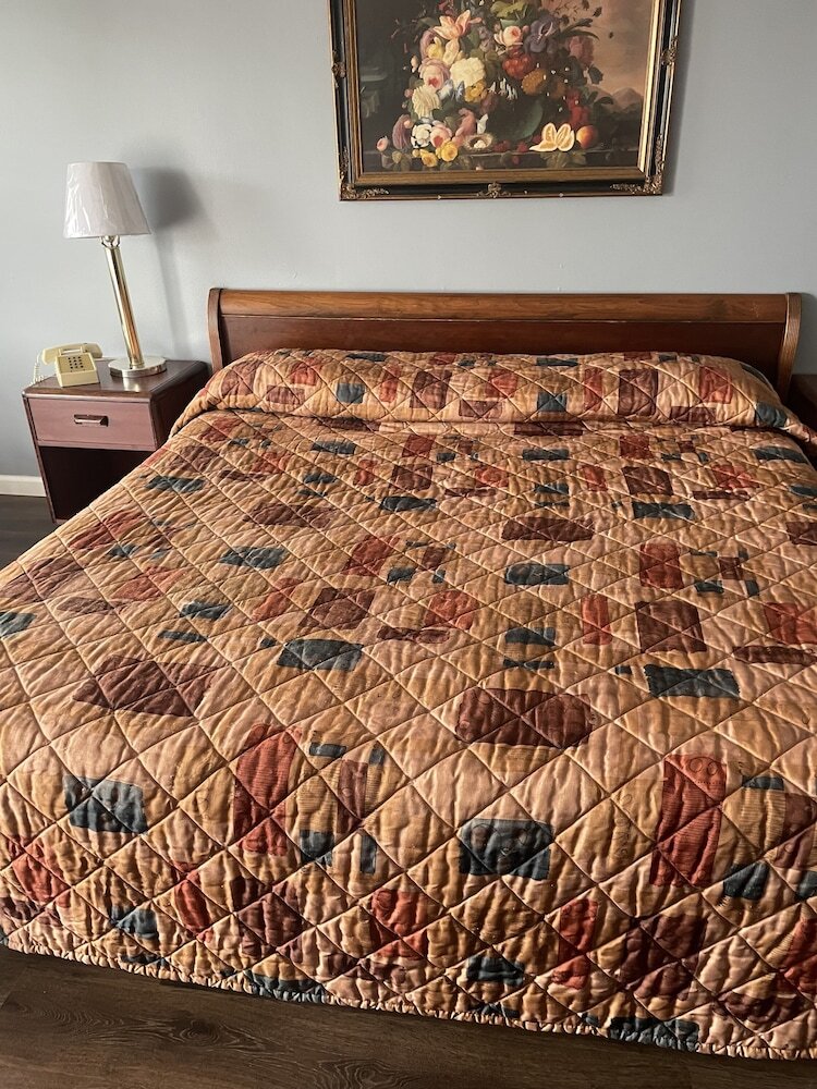 Budget Host Three Crowns Motor Lodge