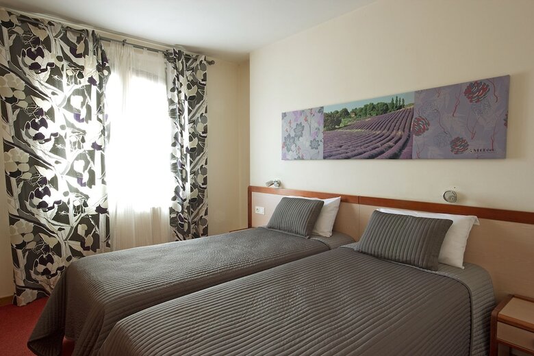Hotel H�tel C�t� Ventoux