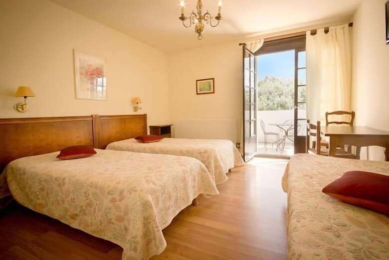Hotel H�tel C�t� Ventoux