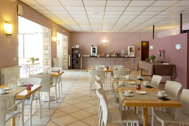 Hotel H�tel C�t� Ventoux