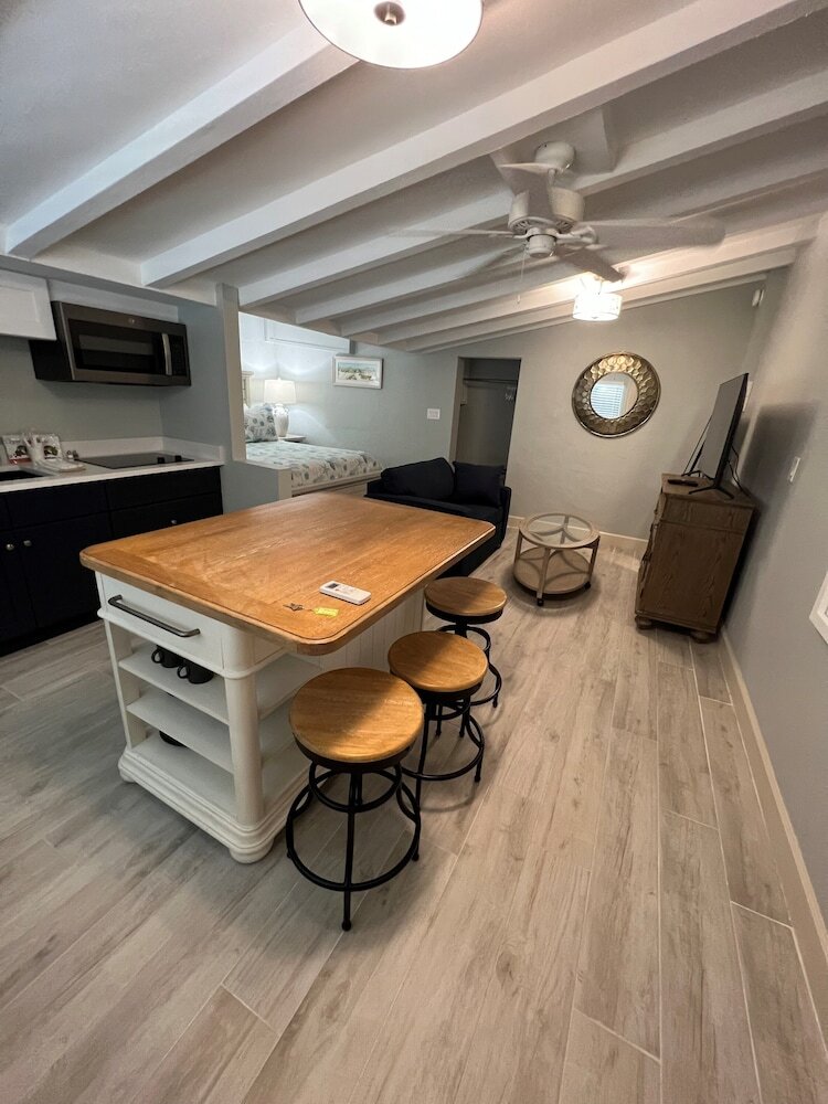 Hotel Tarpon Tale Inn