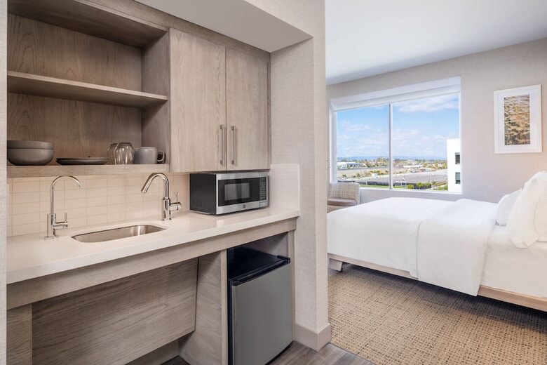 Hotel Element San Jose Airport