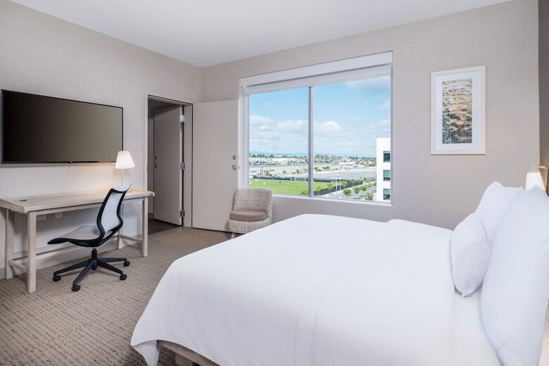 Hotel Element San Jose Airport