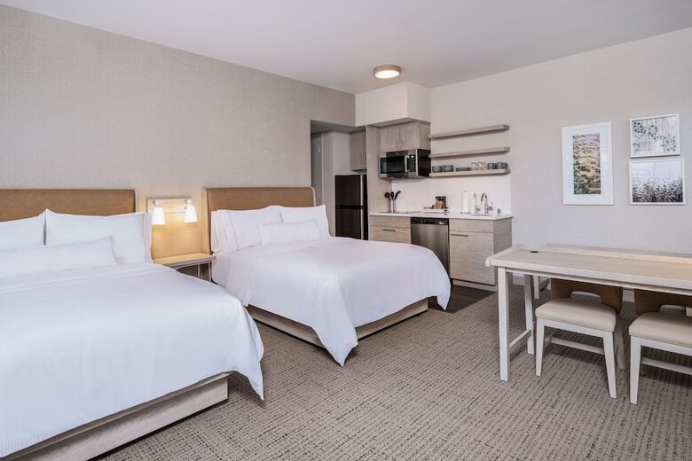 Hotel Element San Jose Airport