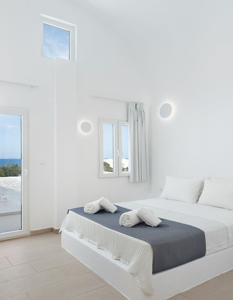 Voca Hotel & Suites