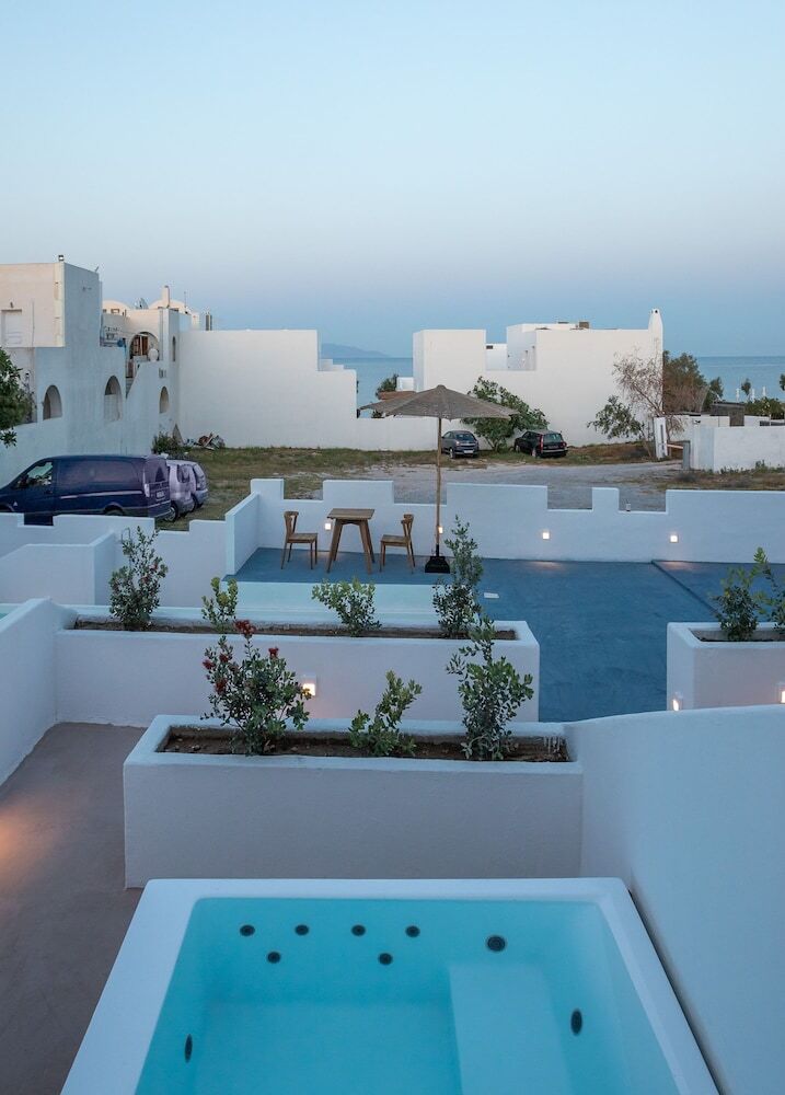 Voca Hotel & Suites
