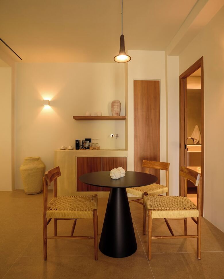 Elessa Hotel