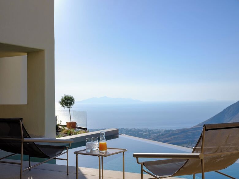 Elessa Hotel