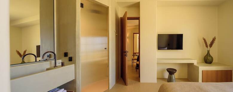 Elessa Hotel
