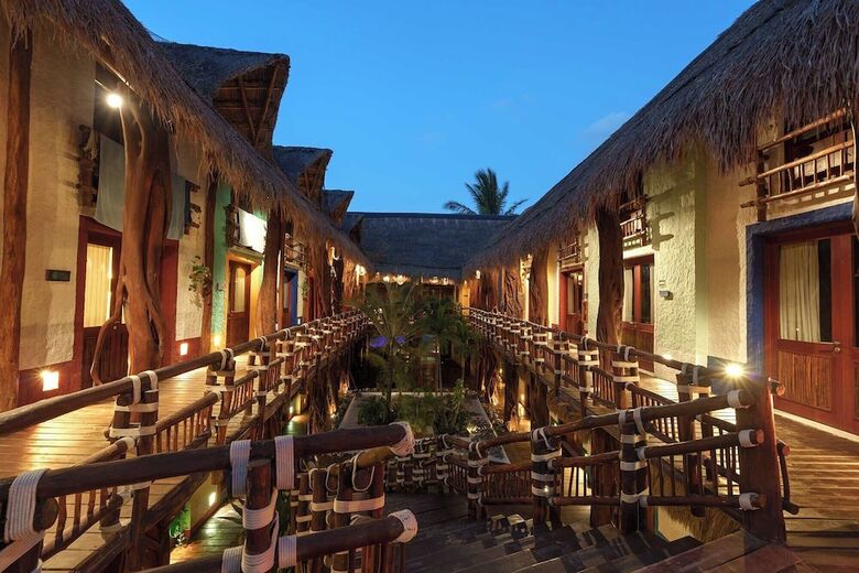Hotel Exe El Pueblito