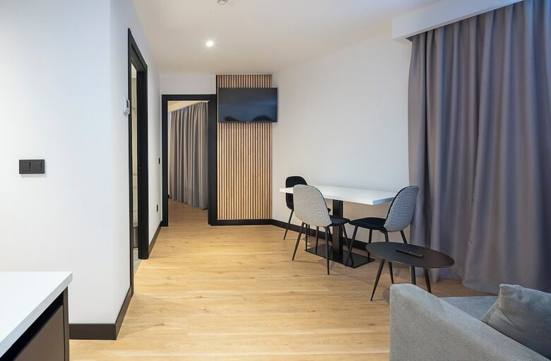 Hotel Sercotel Plana Suites