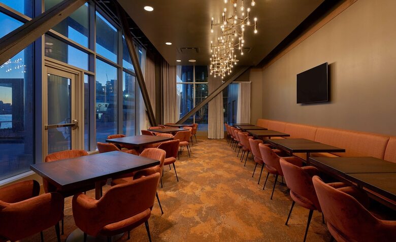 Hotel Sable At Navy Pier Chicago, Curio Collection By Hilton