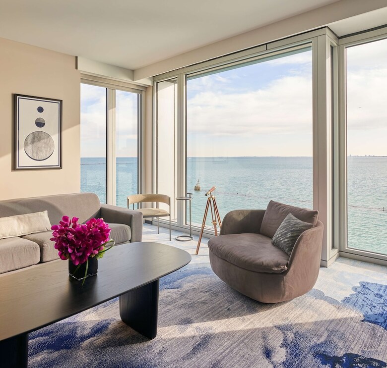 Hotel Sable At Navy Pier Chicago, Curio Collection By Hilton