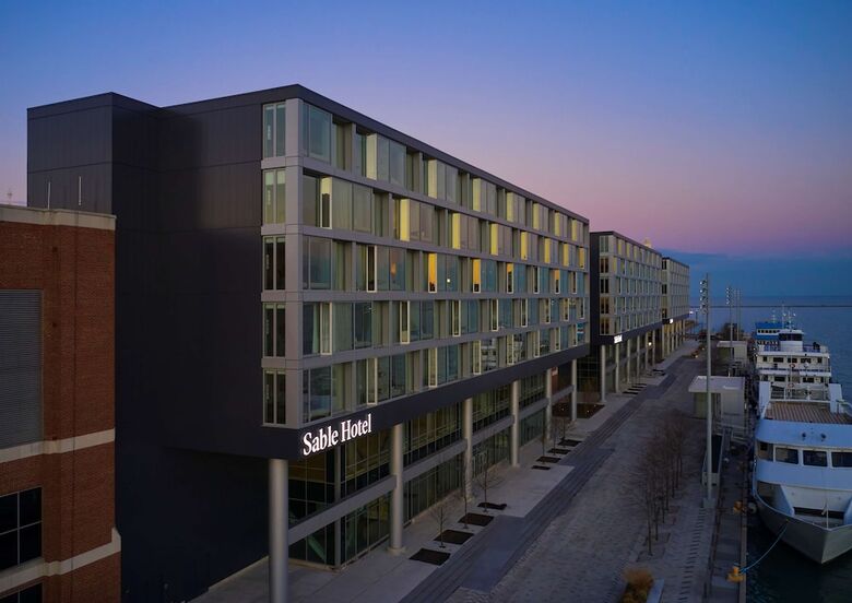 Hotel Sable At Navy Pier Chicago, Curio Collection By Hilton