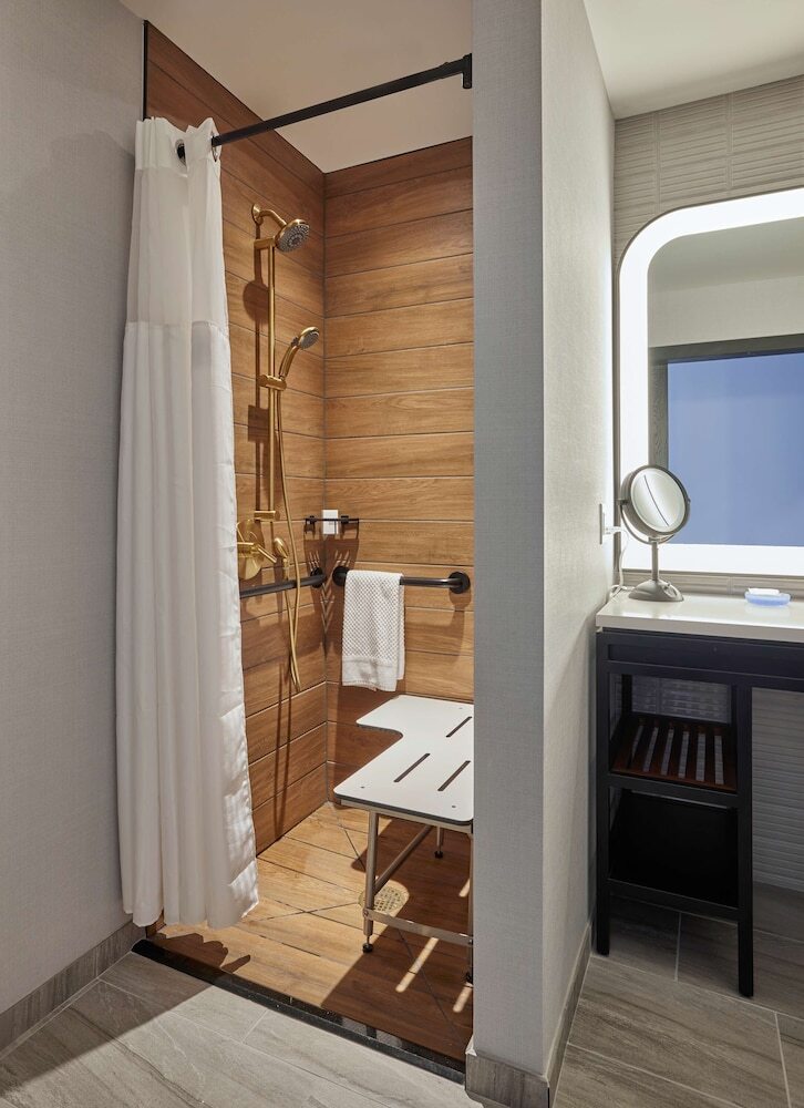 Hotel Sable At Navy Pier Chicago, Curio Collection By Hilton