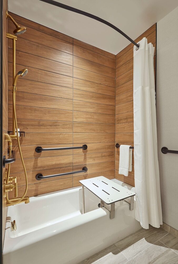 Hotel Sable At Navy Pier Chicago, Curio Collection By Hilton