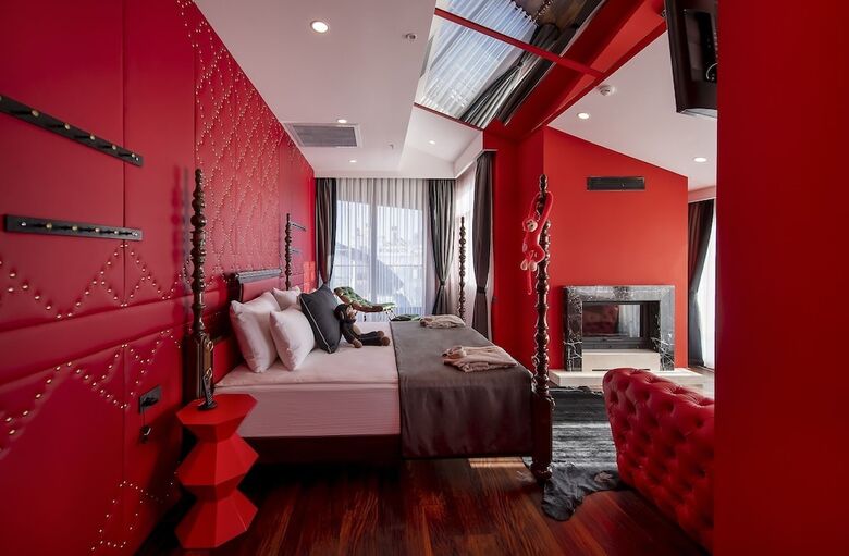 Lucky Monkey Hotel